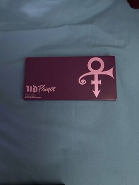 Urban Decay Prince Eyeshadow Palette - Plum